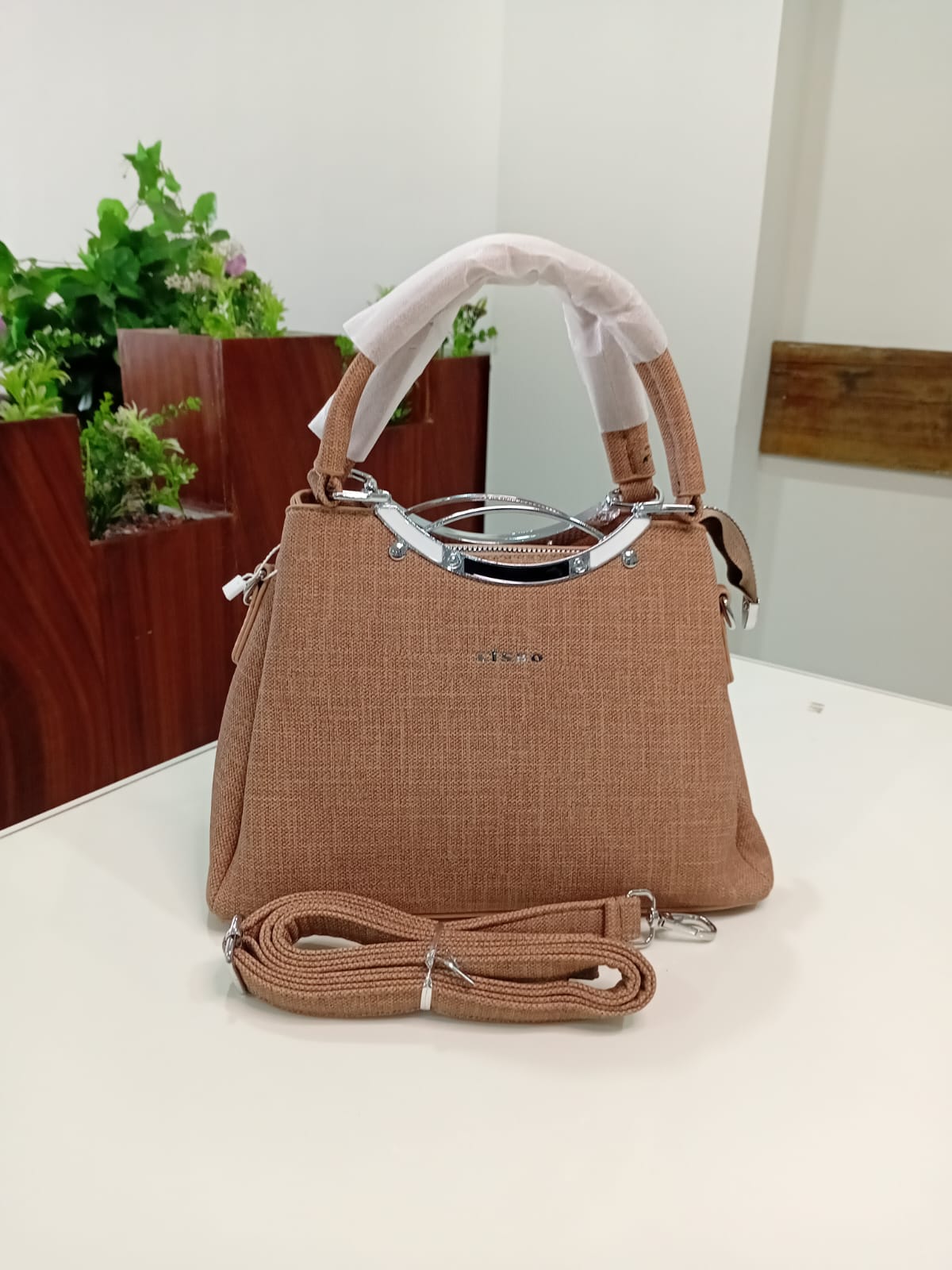 Ban Mei Premium Leather Handbag – Elegant Structured Carry