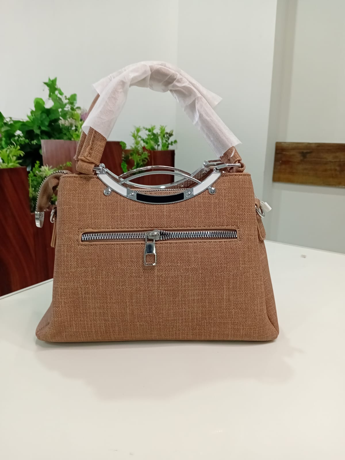 Ban Mei Premium Leather Handbag – Elegant Structured Carry