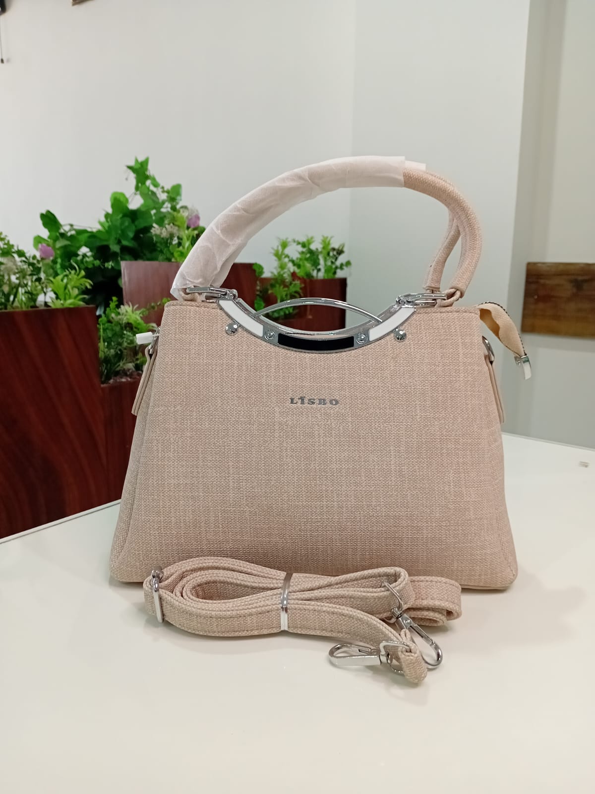 Ban Mei Premium Leather Handbag – Elegant Structured Carry