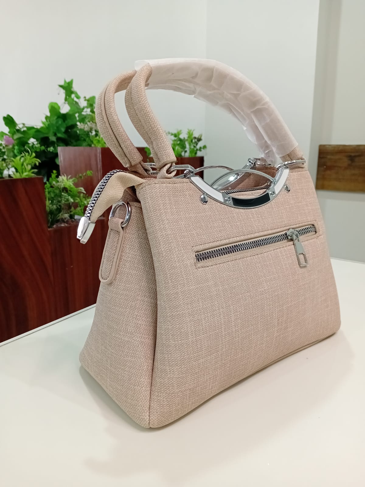 Ban Mei Premium Leather Handbag – Elegant Structured Carry