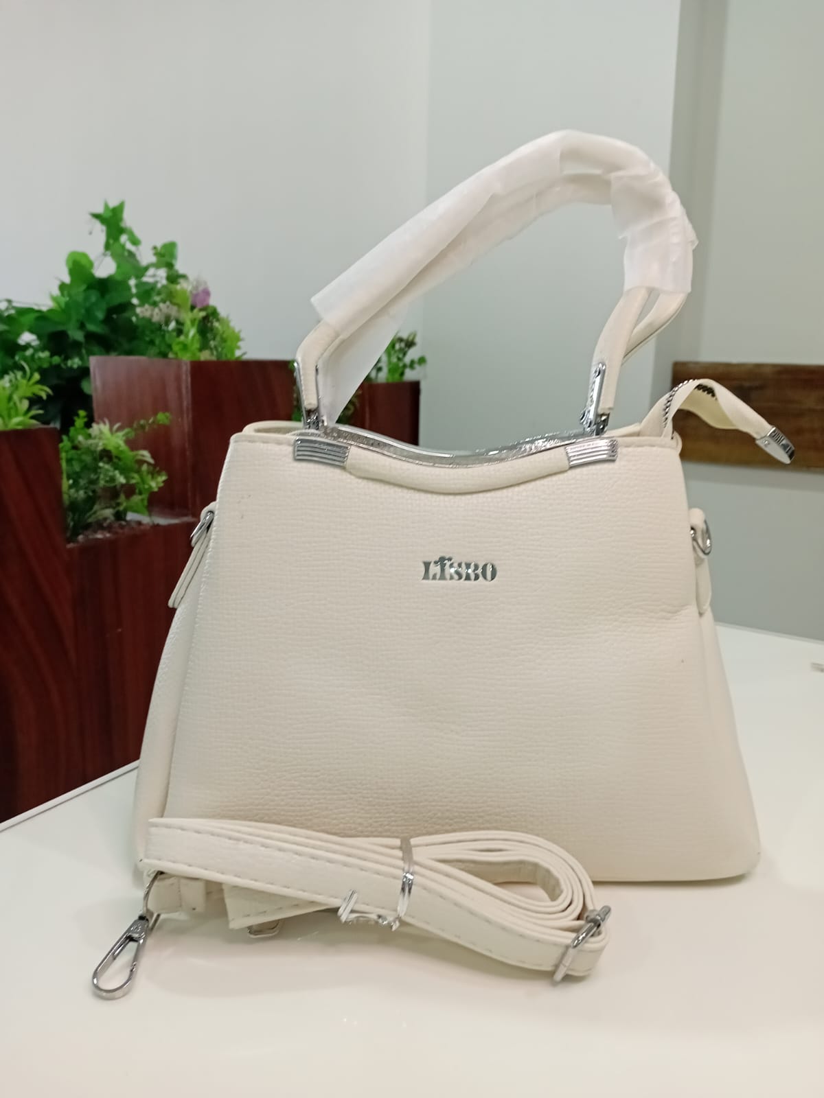 Ban Mei Grand Leather Handbag – Spacious Structured Satchel