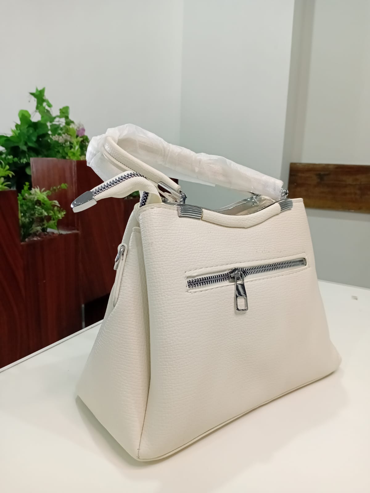 Ban Mei Grand Leather Handbag – Spacious Structured Satchel