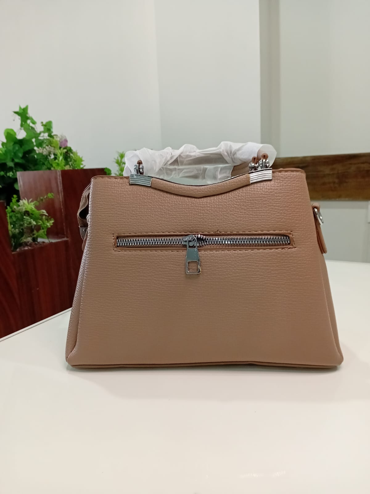 Ban Mei Grand Leather Handbag – Spacious Structured Satchel