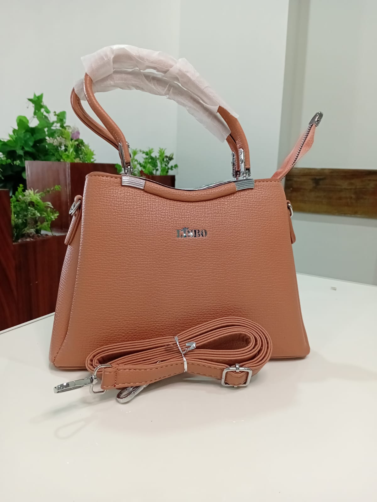 Ban Mei Grand Leather Handbag – Spacious Structured Satchel