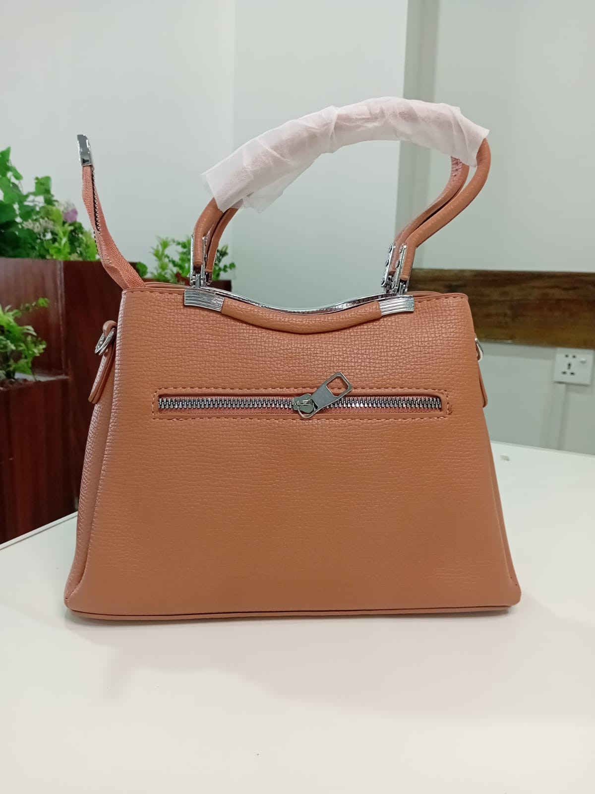 Ban Mei Grand Leather Handbag – Spacious Structured Satchel