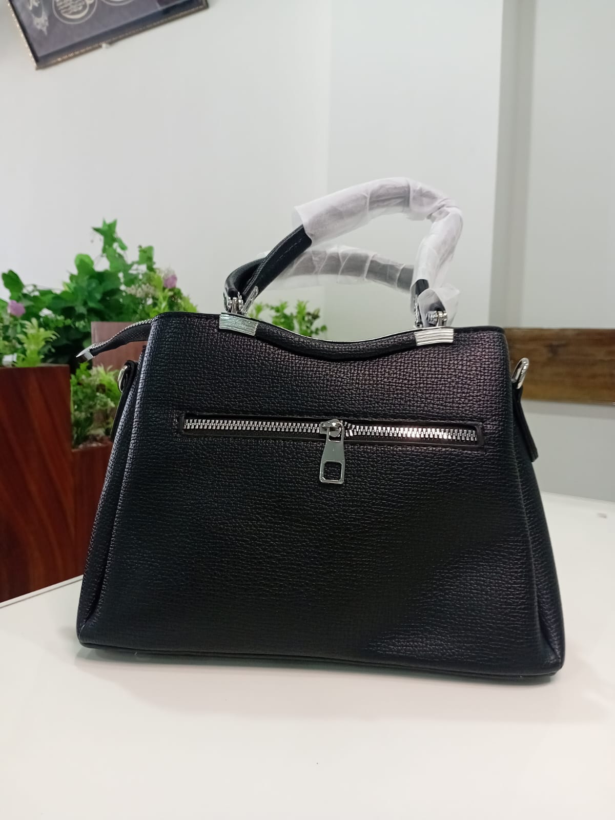Ban Mei Grand Leather Handbag – Spacious Structured Satchel