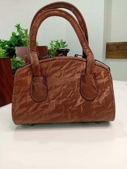 Ban Mei Classic Leather Handbag – Boxy Silhouette with Gunmetal Hardware