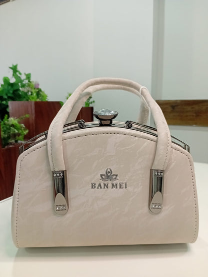 Ban Mei Classic Leather Handbag – Boxy Silhouette with Gunmetal Hardware