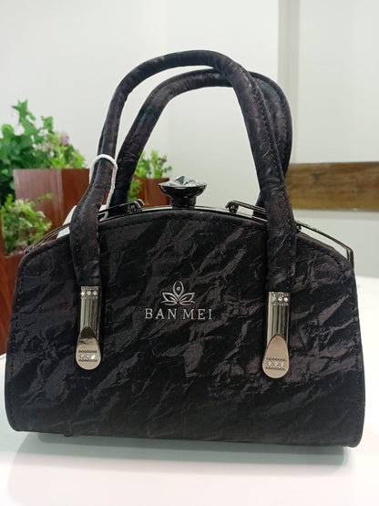 Ban Mei Classic Leather Handbag – Boxy Silhouette with Gunmetal Hardware